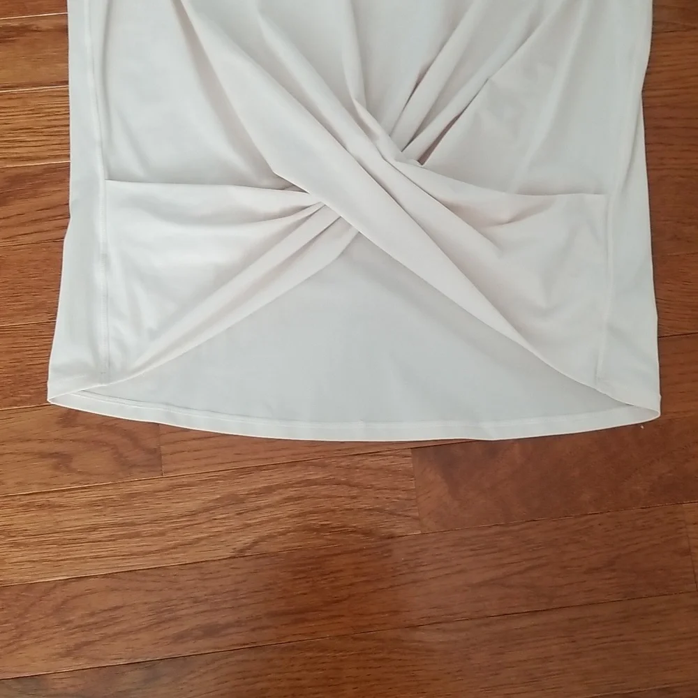 Lululemon Cream Twist Front Cropped Top - Picture 5 of 6